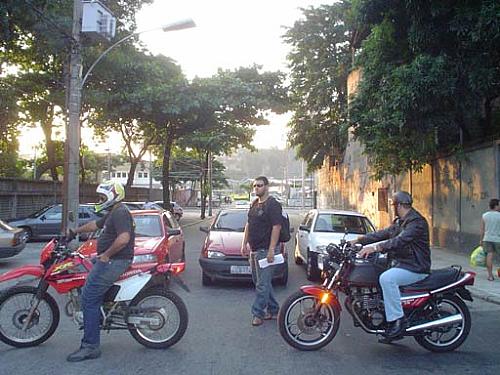 Os motociclistas protestam contra o aumento do DPVAT