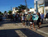 Amigos de José Jackson seguiram pelas ruas do Farol exigindo justiça