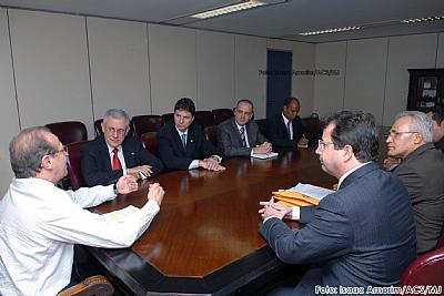 Coaracy Fonseca entregou dossiê durante reunião
