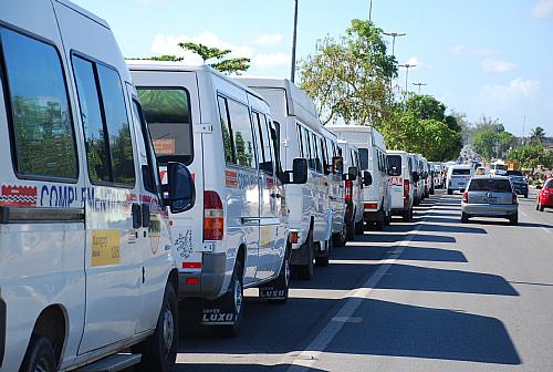 Transportadores complementares realizam protesto após morte de 'cobrador'