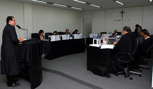 Pleno do Tribunal Regional Eleitoral analisa recursos impetrados por prefeito e vice
