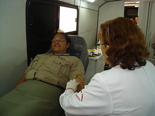 Policiais militares doam sangue ao Hemoal