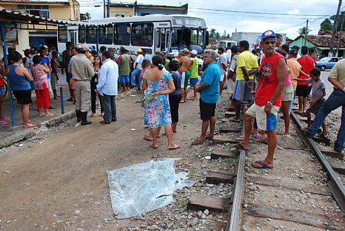Colisão entre coletivo e trem assustou moradores de Bebedouro