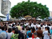 Multidão de católicos saúda dom Antonio Muniz