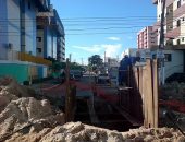 Obras de reparo na tubulação interropem o trânsito na Ponta Verde