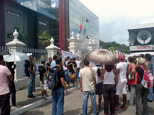 Alunos e servidores participam da mobilização em Maceió