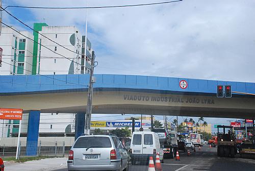 Viaduto Industrial João Lyra será interditado para obras