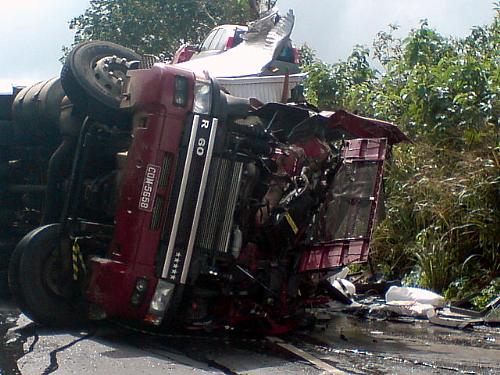 Entre 2006 e 2008, DER registrou 330 acidentes envolvendo caminhões e carretas