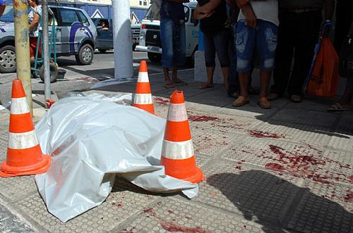 Morador de rua sangrou até morrer em área do Centro de Maceió