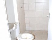 Banheiros sem instalações e sem acabamento