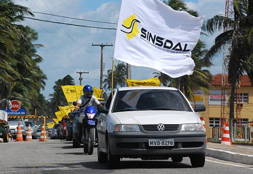 Servidores do Detran saem em carreata pelas ruas de Maceió