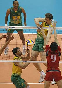 Com vitórias sobre Rússia e Japão, Brasil aguarda adversário da semifinal