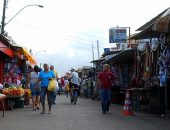 Lojistas reclamam da presença de feirantes na rua