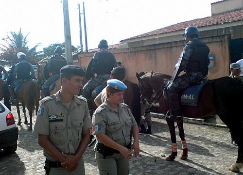 Grande efetivo policial foi deslocado para o Residencial Aldeota, na Serraria