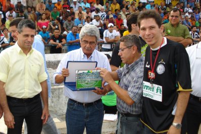 Vice-prefeito José Barbosa recebeu a homenagem pela prefeitura
