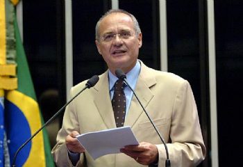 Em discurso no plenário, Renan defendeu piso para policiais de todo o País