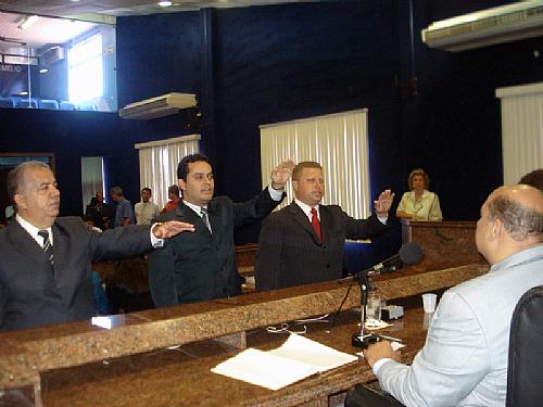 Suplentes de vereadores tomam posse na Câmara Municipal