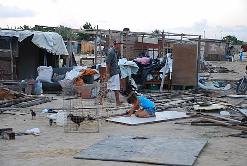 O grupo de sem-teto que ocupa o terreno ao lado da Favela de Lona