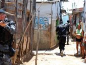 Homens do Batalhão de Rádio-Patrulha, na época em que realizaram buscas na Favela de Lona