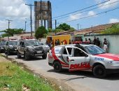 Pelo menos 30 homens, entre civis e militares, participam de operação na Favela de Lona