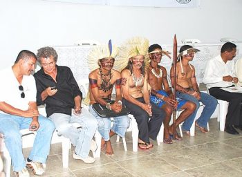 Jorgelson Veras e representantes dos Xucuru-Kariri