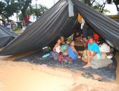 Famílias enfrentam dificuldade de acampar no meio da lama