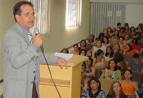 Secretário Ricardo Valença discute ampliação do ensino na rede municipal