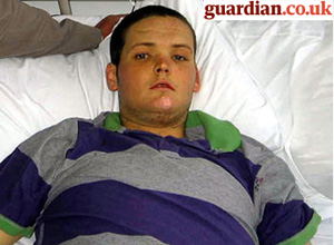 Pelas regras do sistema de saúde pública do Reino Unido, Gareth, de 19 anos, precisa ficar seis meses sem beber para poder receber um transplante de fígado