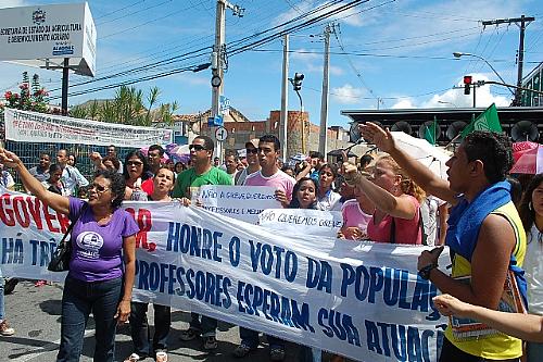 Servidores bloqueiam rua no Centro de Maceió