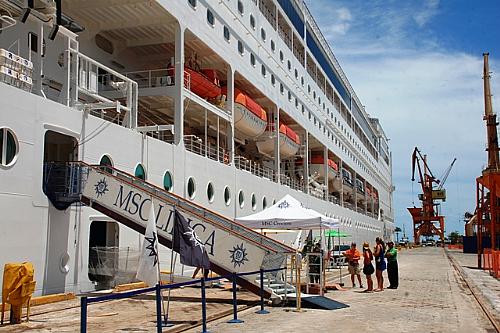 Passageiros desembarcam no Porto de Maceió