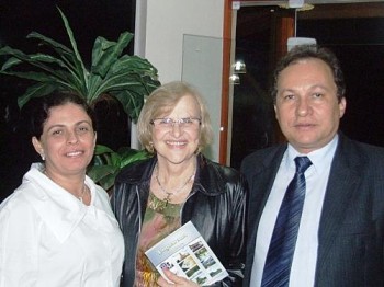 Zilda Arns, entre a primeira-dama Elza Teófilo e o prefeito Alay Correia