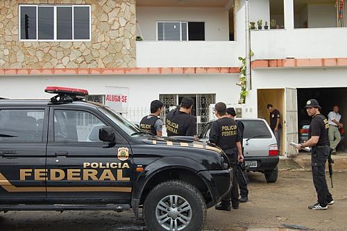 Policiais federais, civis e militares realizam operação na capital alagoana