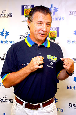 Ruben Magnano se apresenta a seleção brasileira.