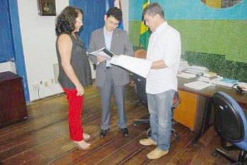 Secretário Francisco Araújo esteve na sede da Receita em Alagoas