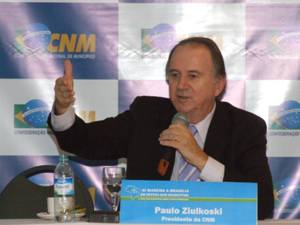 Paulo Ziulkoski se reúne com prefeitos alagoanos na AMA