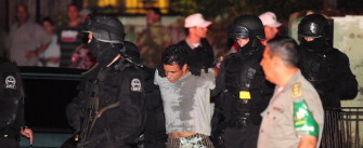 Depois de 69 horas de cárcere privado em Canoas, o vigia Rodrigo Luciano Luz libertou sua ex-mulher e se entregou à polícia na noite de segunda-feira, por volta das 20h30min