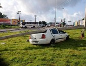 Condutor embriagado perdeu o controle do veículo e bateu em poste na Via Expressa