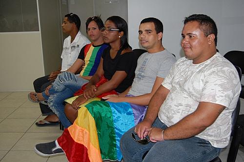 Representantes do Movimento LGBT acompanham reunião