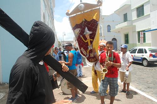Artistas alagoanos realizam protesto em frente à Prefeitura
