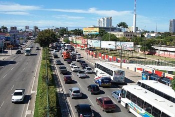 Tráfego de caminhões será probido nas avenidas Fernades Lima e Durval de Góes Monteiro em horários de pico