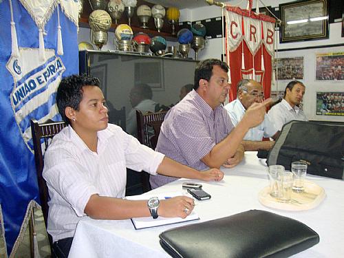 Camilla Alves, Jorge VI e Pedro Rufino durante reunião do Campeonato