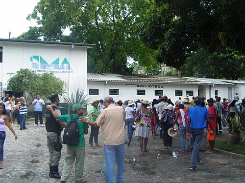Após conseguir documento, agricultores seguem para Vara Agrária, em Maceió