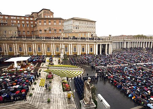 Missa da Páscoa reuniu dezenas de milhares de fiéis