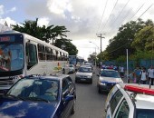 Trânsito está congestionado na Avenida Barão de Atalaia
