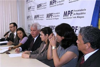 Integrantes dos MPs em Alagoas realizam ato de repúdio contra Lei da Mordaça