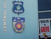 Policiais civis voltam a fechar a Central de Polícia, no Sobral