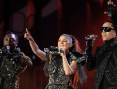 Os Black Eyed Peas no palco da festa