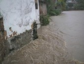 Nível do rio subiu e água invadiu casas em Santana do Mundaú