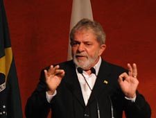 Lula sanciona reajuste para aposentados