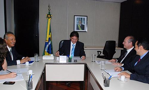 Renan e Wanderlei, com a bancada federal e a prefeita Renilde Bulhões, na audiência com o ministro Temporão